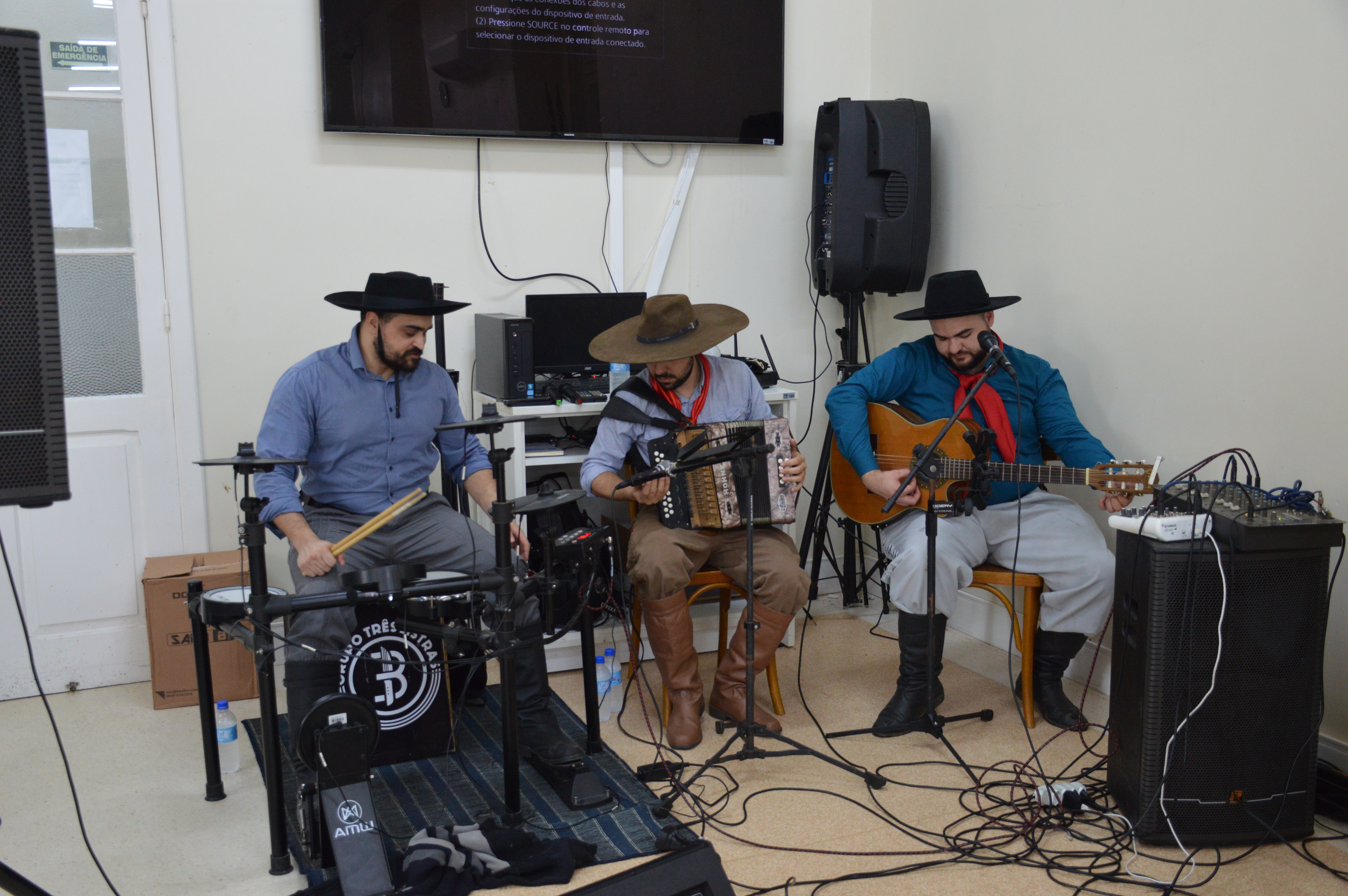 Asilo Padre Cacique recebe show de música tradicionalista em celebração à Semana Farroupilha