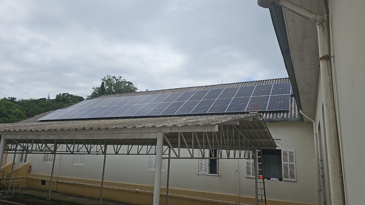 Asilo Padre Cacique instala placas de energia solar e promove sustentabilidade