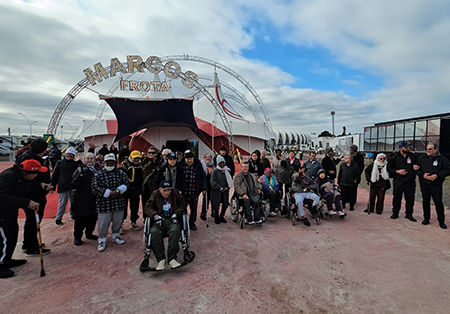 Idosos do Asilo Padre Cacique se encantam com espetáculo no Mirage Circus