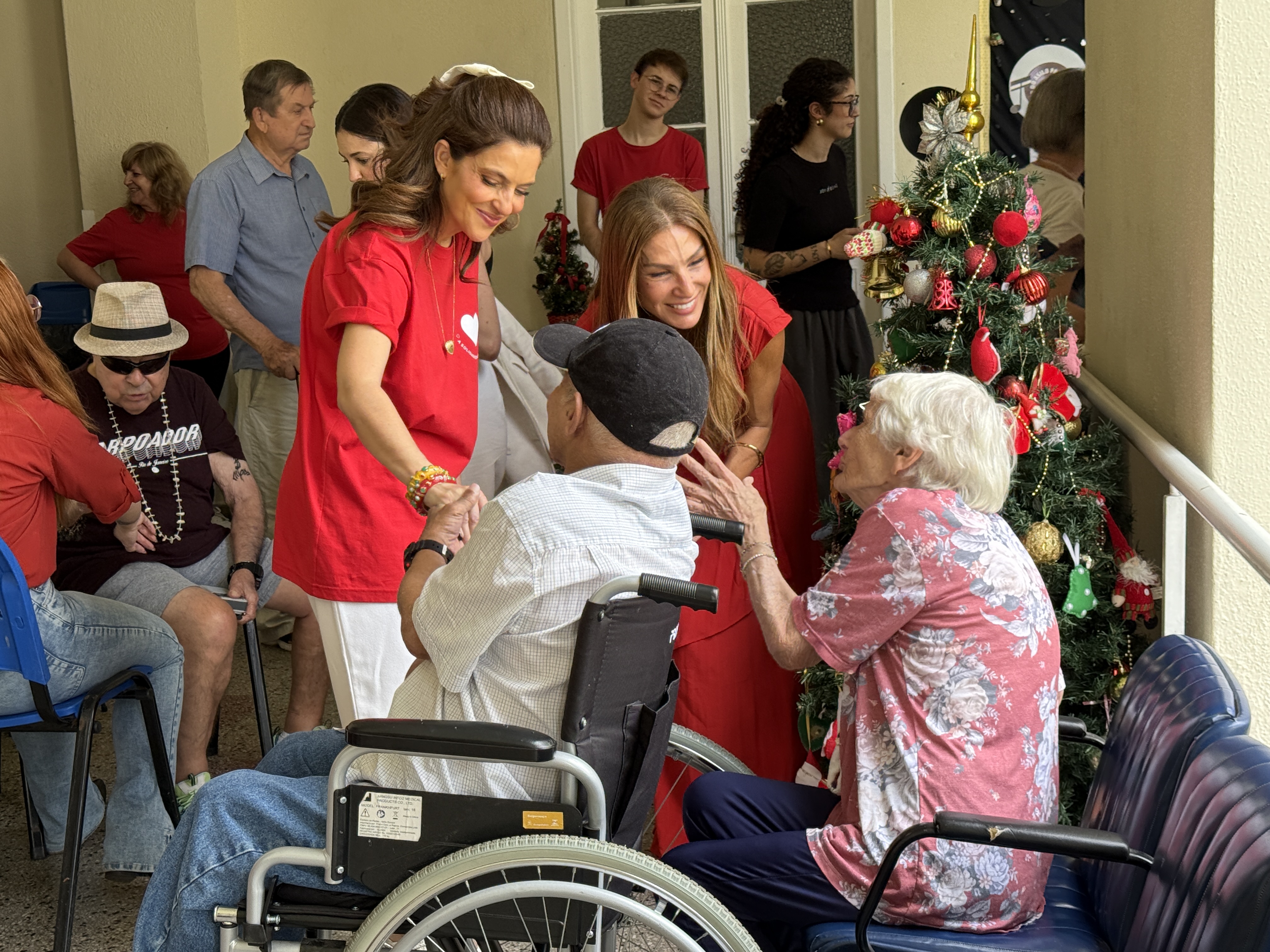 Natal especial reúne solidariedade e emoção em celebração para moradores do Asilo Padre Cacique
