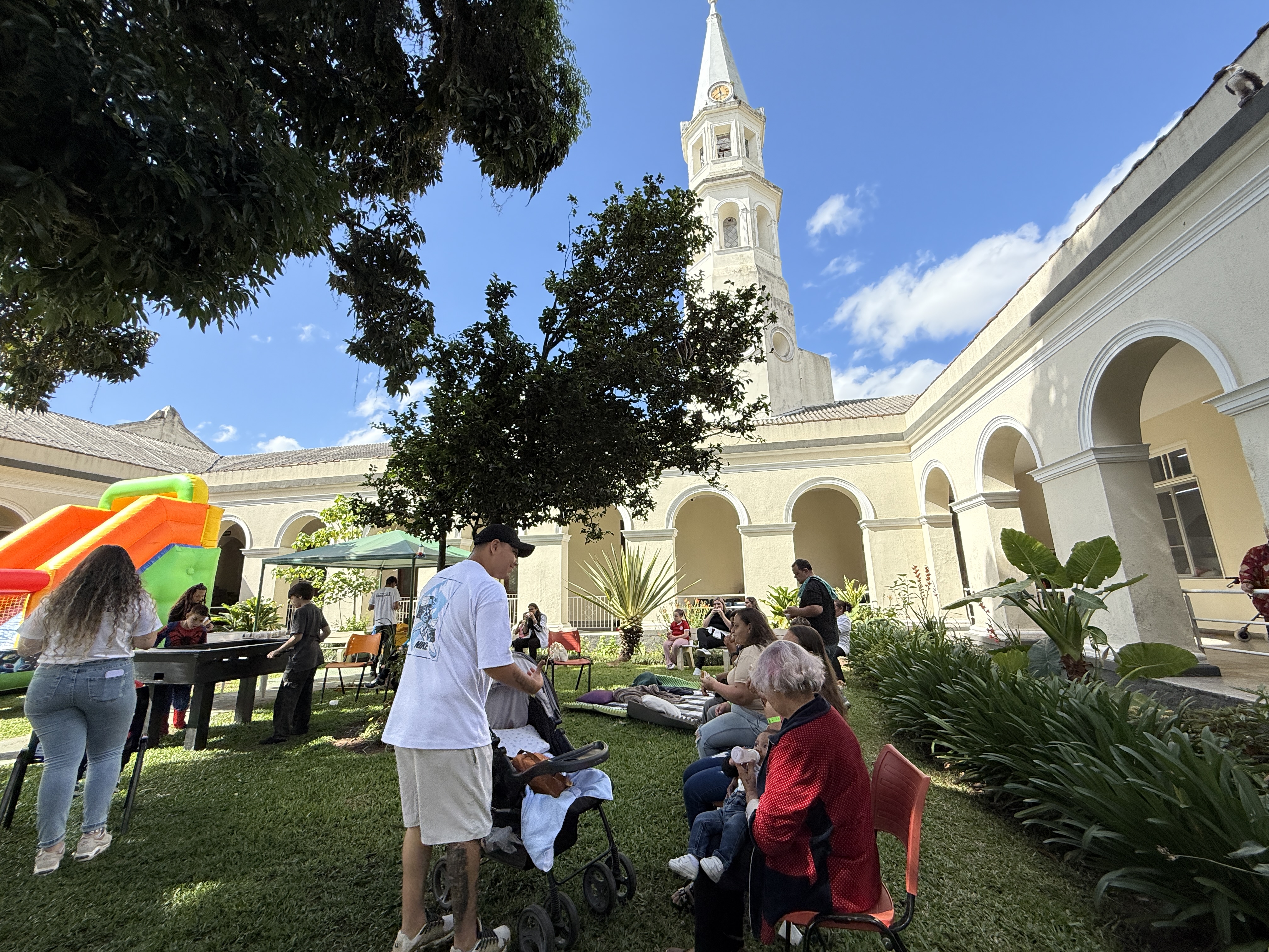 Encontro de gerações celebra o Dia das Crianças no Asilo Padre Cacique