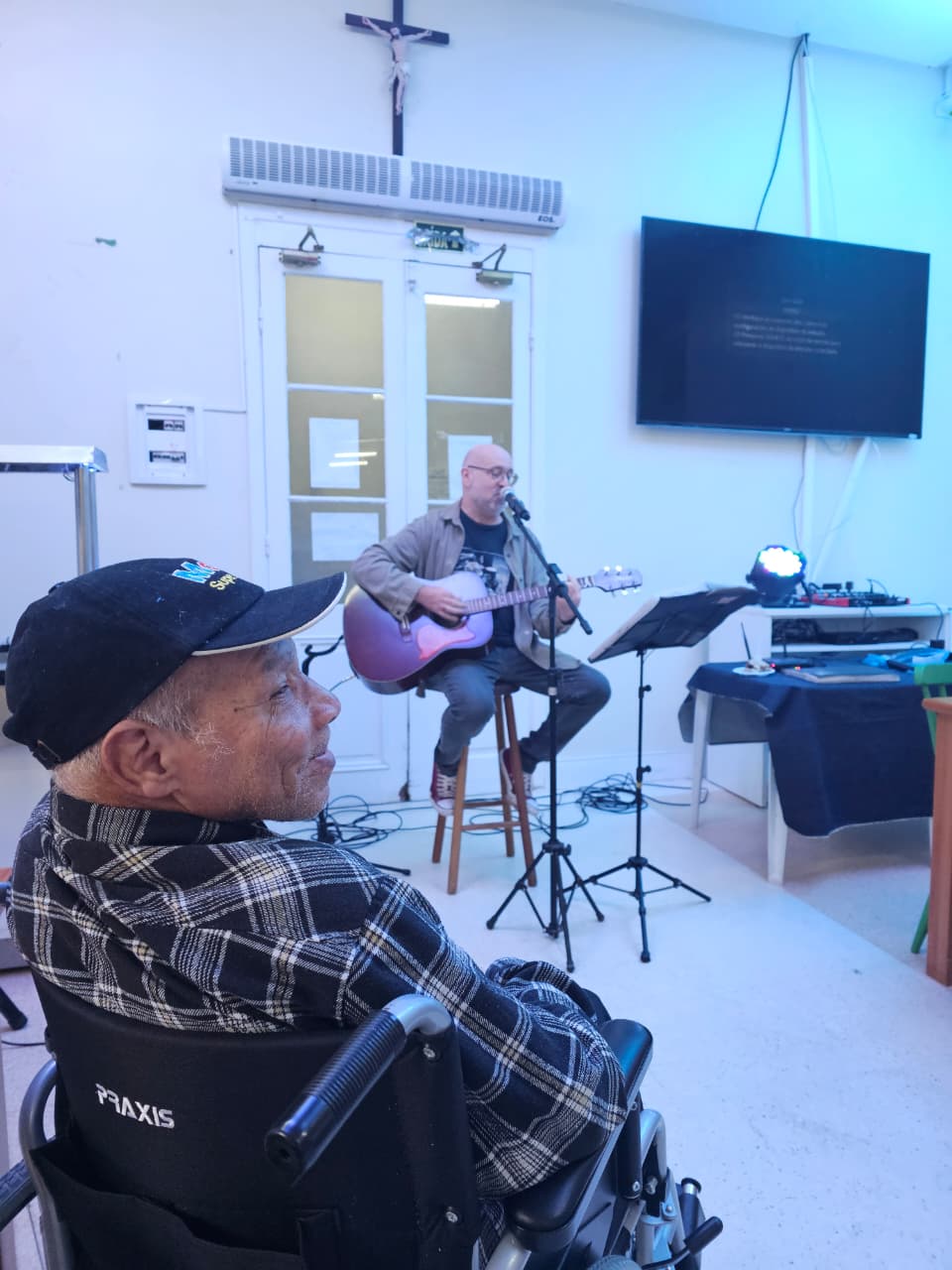 Rock Clássico encantou idosos do Asilo Padre Cacique